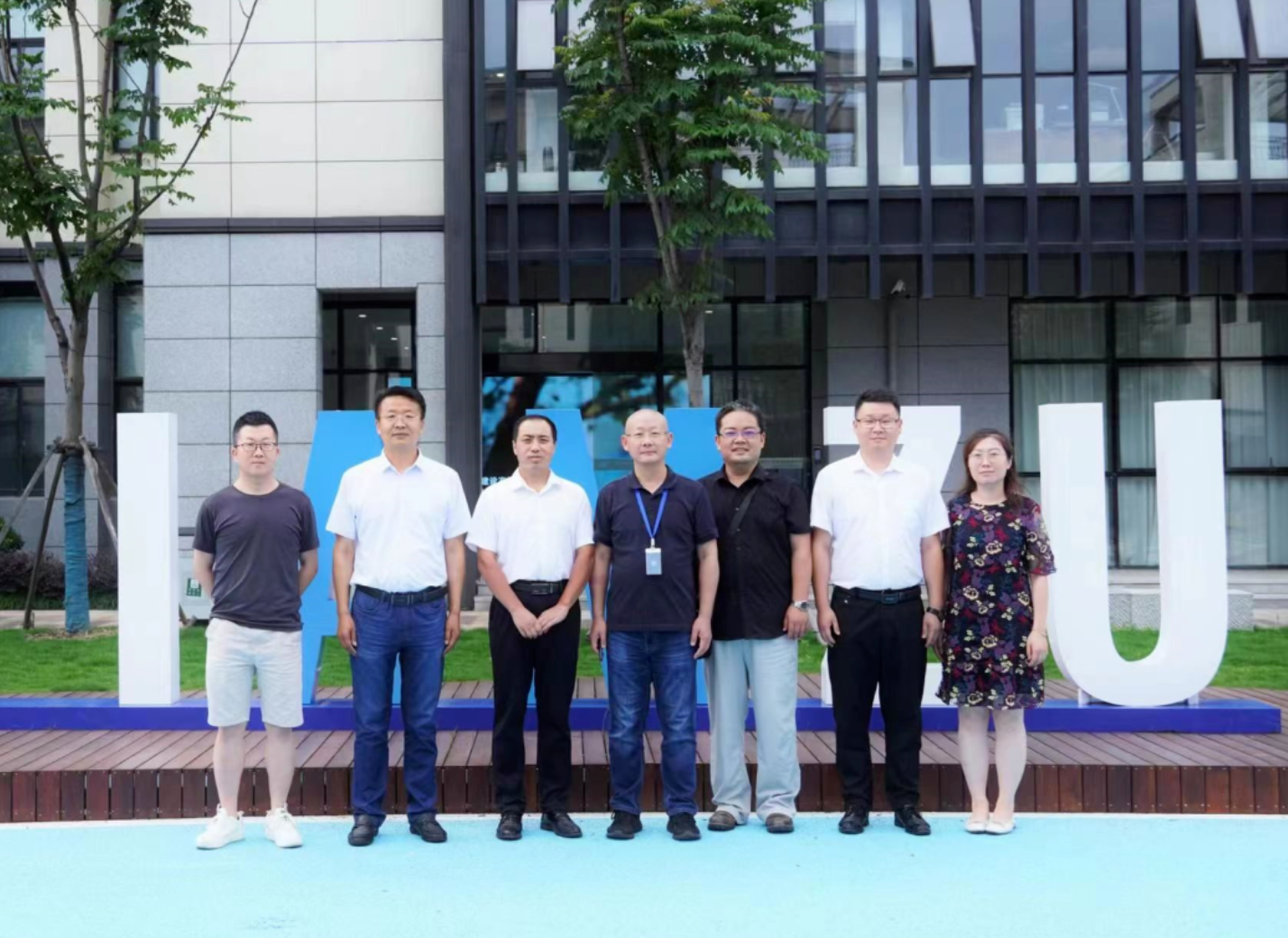 弘毅自動化陪同寧夏赴浙掛職干部走訪浙江大學高端裝備研究院